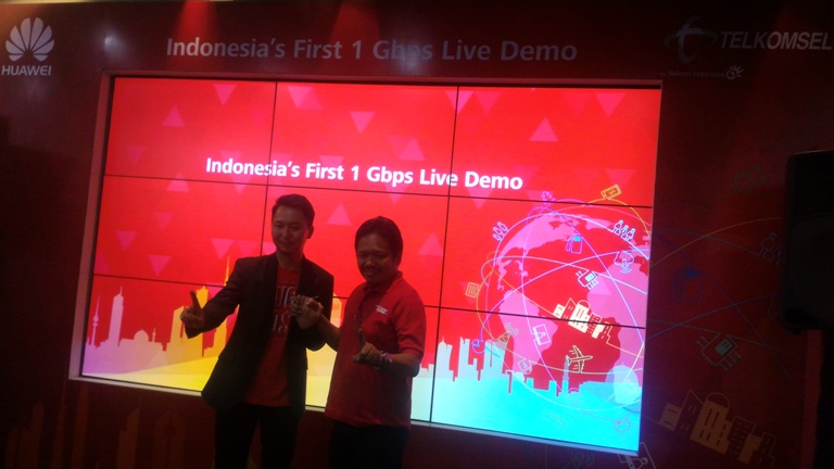 Telkomsel & Huawei Uji coba teknologi seluler 1 Gbps
