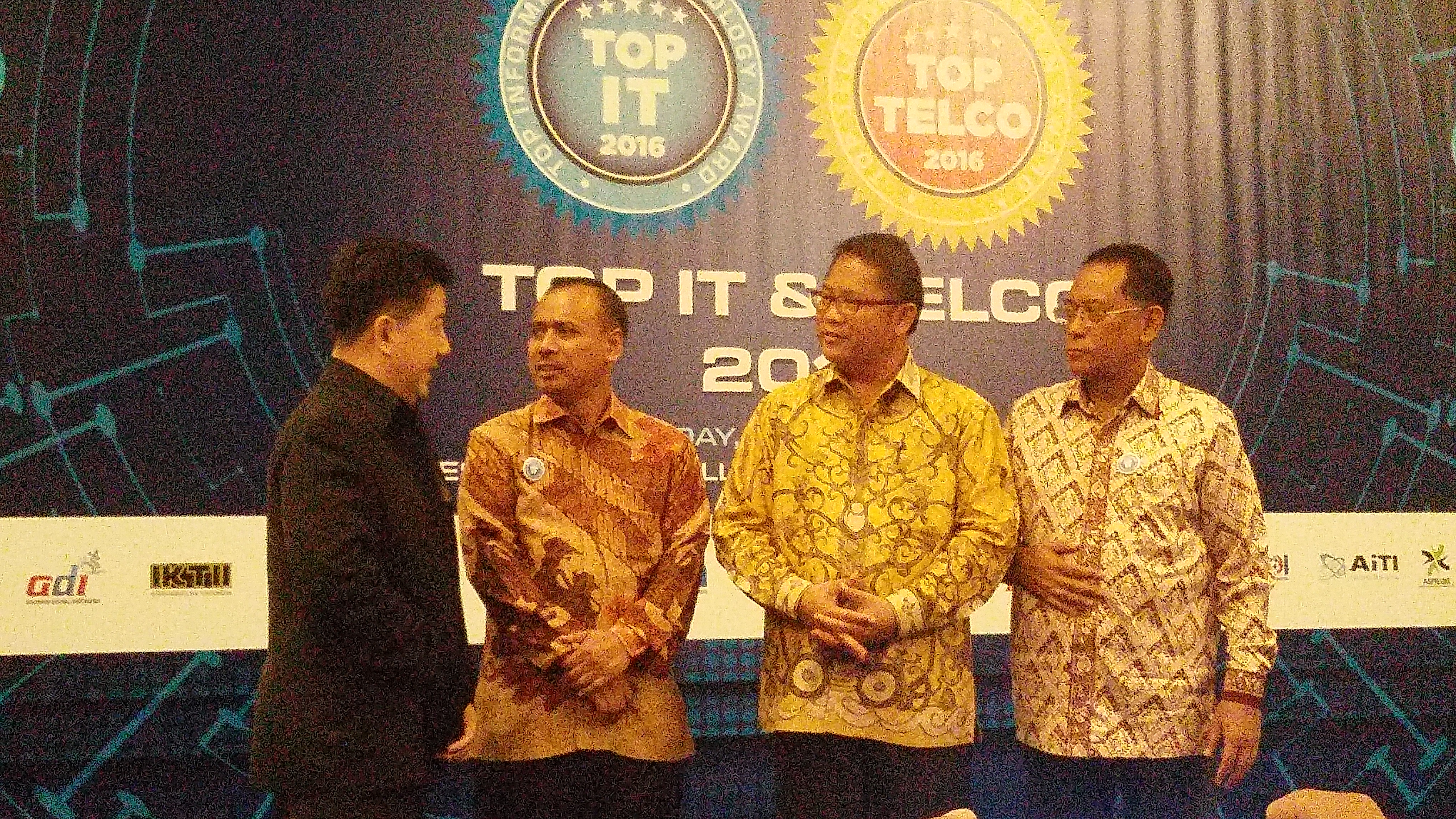 Intansi dan Perusahaan Raih TOP IT & TELCO 2016