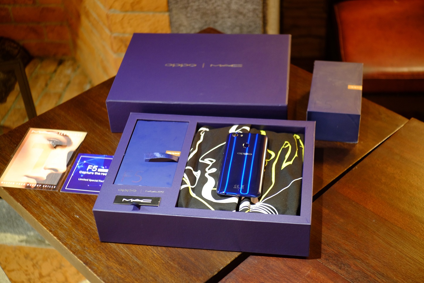 Baru Dua Menit, OPPO F5 Dashing Blue Langsung Habis Terjual 