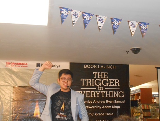 Andrew Ryan Samuel Luncurkan Buku ”The Triggers To Everything”