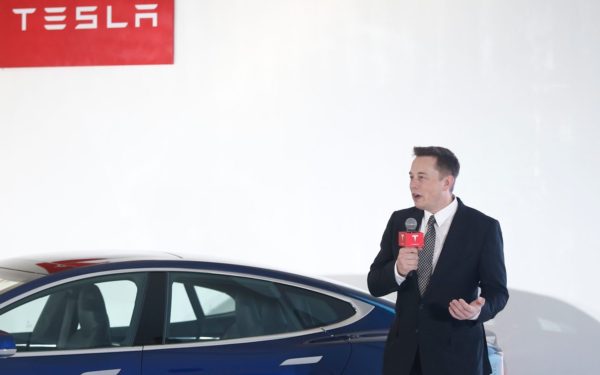 Elon Musk: ‘AI akan membuat pekerjaan menjadi tidak berguna’