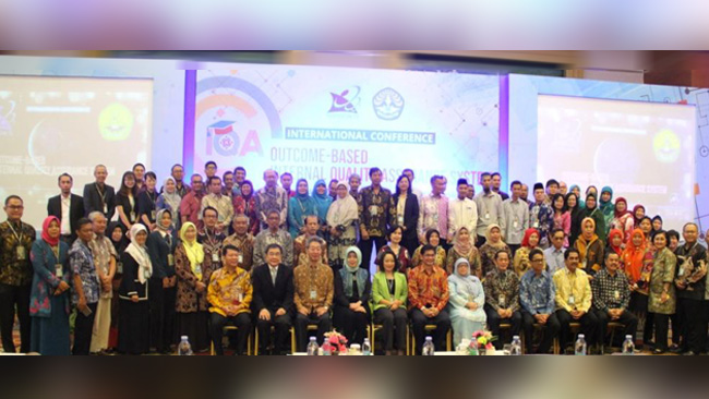 PT Harus Terakreditasi Menuju World Class University