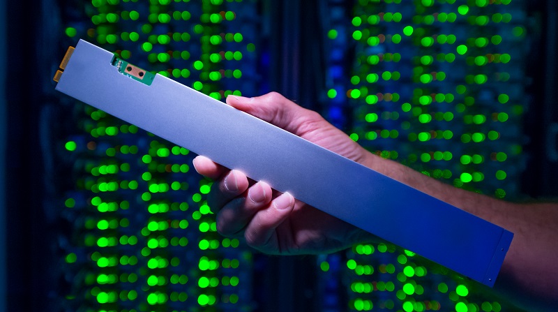 Intel Luncurkan SSD 32 TB Berbentuk Penggaris