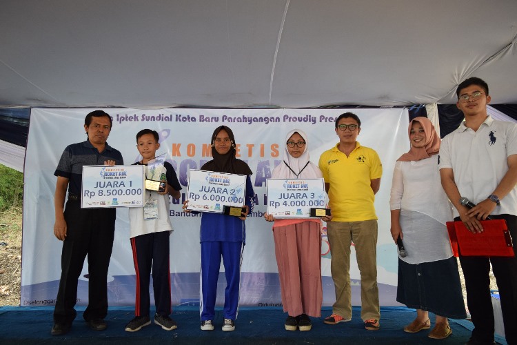 Inilah Para Pemenang Kompetisi Roket Air Jawa Barat 2018