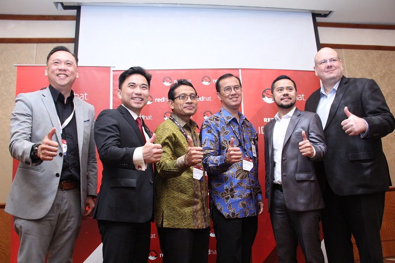 Red Hat Indonesia memberikan penghargaan bergensi Red Hat Innovation Awards APAC 2018 kepada Direktorat Jenderal Perbendaharaan dan Bank BRI di Indonesia