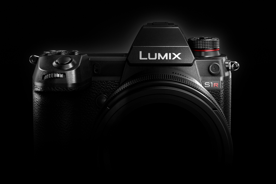 Panasonic mirrorless full-frame Lumix S1 dan S1R.