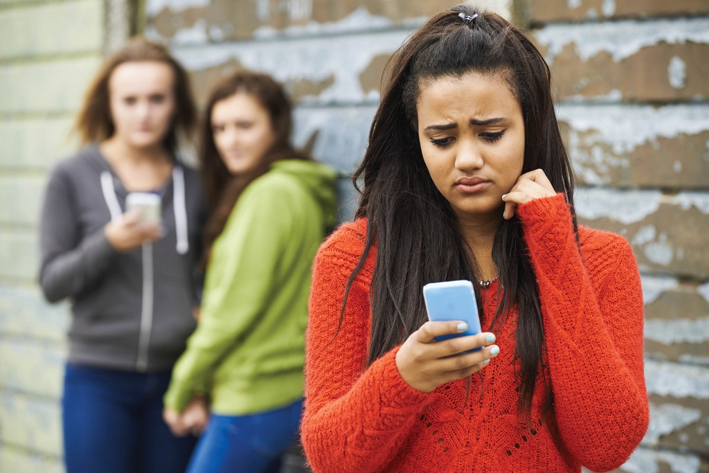 Tips Kenali Anak Alami Perundungan Online