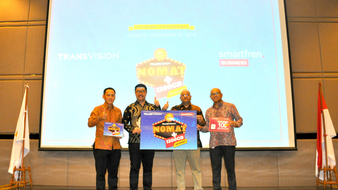 Smartfren Manjakan Pelanggan Transvision