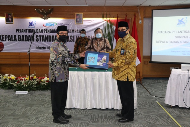 Menristek Resmi Lantik Kepala BSN Kukuh S. Achmad
