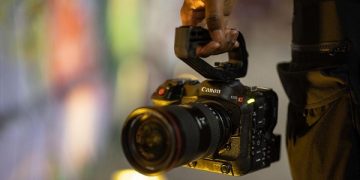 Canon Rilis EOS C70, Kamera Sinema Berbodi Ringkas dengan Mount RF