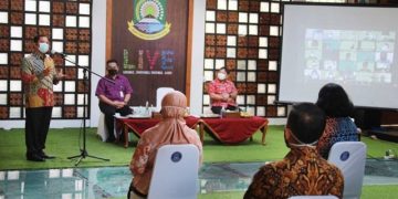 Dinas Lingkungan Hidup Kota Tangerang Berikan Penghargaan Adiwiyata Proklim