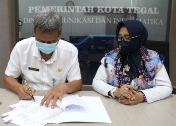 Pejabat Struktural Diskominfo Kota Tegal Tandatangani Perjanjian Kinerja 2021