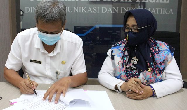 Pejabat Struktural Diskominfo Kota Tegal Tandatangani Perjanjian Kinerja 2021