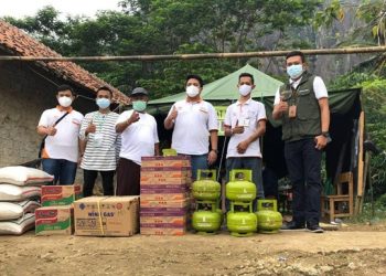 PT Pos Salurkan Bantuan Korban Bencana Longsor Di Purwakarta