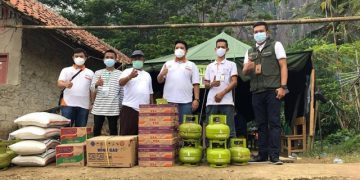 PT Pos Salurkan Bantuan Korban Bencana Longsor Di Purwakarta