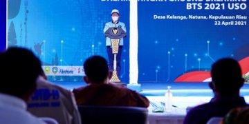 Menteri Komunikasi dan Informatika Johnny G. Plate dalam acara ground breaking (pelatakkan batu pertama) pembangunan BTS (Base Transceiver Station) 4G di Desa Kelanga, Kabupaten Natuna, Provinsi Kepulauan Riau, Kamis (22/04/2021).