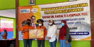 PT Pos Berikan Bantuan Korban Berncana Gempa Lumajang