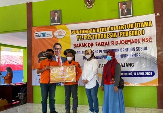 PT Pos Berikan Bantuan Korban Berncana Gempa Lumajang