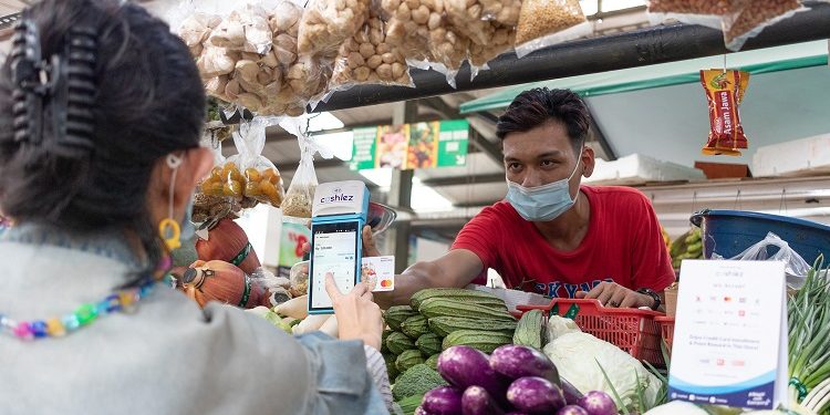 Transaksi NonTunai dengan Kartu melalui Cashlez di Pedagang Pasar Bersih Sentul City