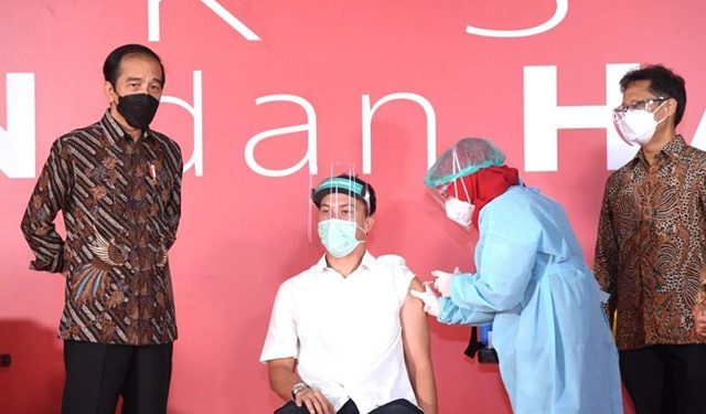 Presiden Joko Widodo Tinjau Vaksinasi Seniman se-Jabodetabek