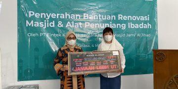 Penyerahan bantuan Masjid Jami Al Jihad