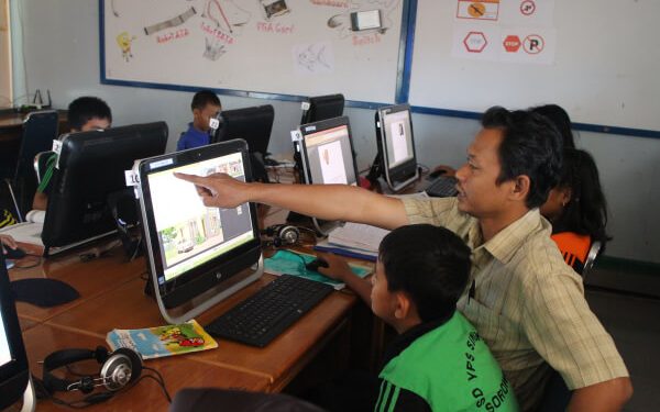 Ilustrasi Hybrid Learning