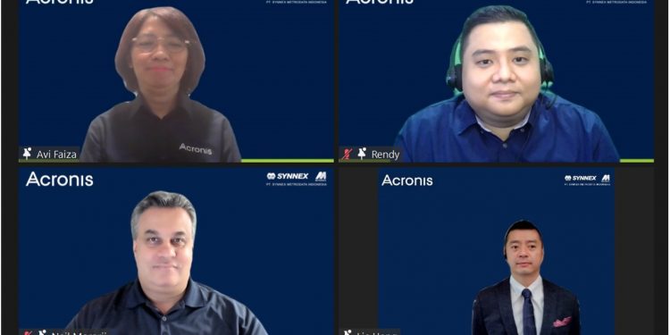 Keterangan Foto: atas (kiri-kanan): Aviantri Faiza, Channel Head Acronis Indonesia; Rendy Maulana, Chairman Cloud Association Hosting Indonesia. Bawah (kiri-kanan): Neil Morarji, General Manager Acronis di APAC; Lie Heng, Solution Business Director PT Synnex Metrodata Indonesia