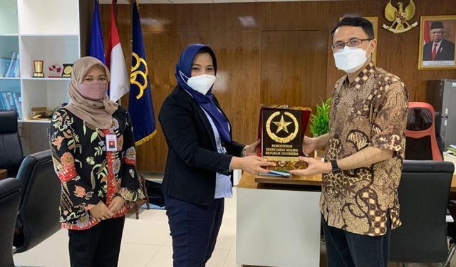 Kemensetneg – Kemenkumham Lakukan Proses Serah Terima Pengaksesan Sistem AHU Online