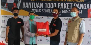Penyerahan Paket Bantuan Sembako Lenovo