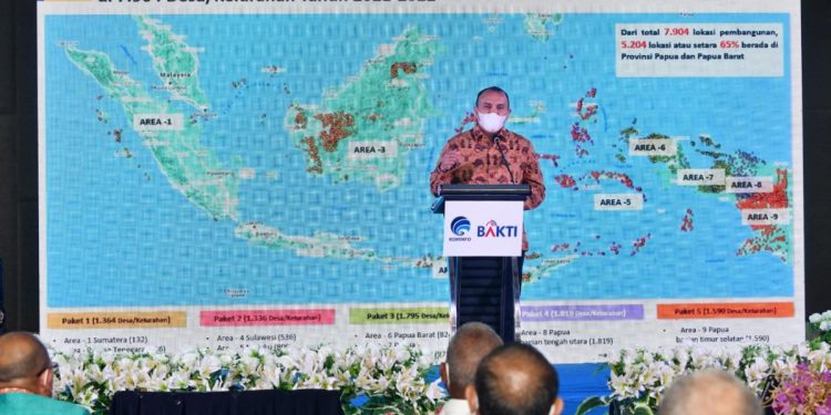 Direktur Badan Aksesibilitas Telekomunikasi dan Informasi Kementerian Kominfo Anang Latif
