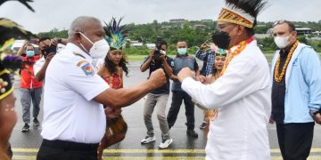 Menteri Komunikasi dan Informatika Johnny G. Plate tiba di Bandar Udara Rendani, Manokwari, Papua Barat, Rabu (06/10/2021). Menteri Johnny disambut Gubernur Papua Barat, Dominggus Mandaca; Kepala Dinas Kominfo Persandian dan Statistik, Frans P. Istia, serta jajaran Forkompida (Dok: Kominfo)