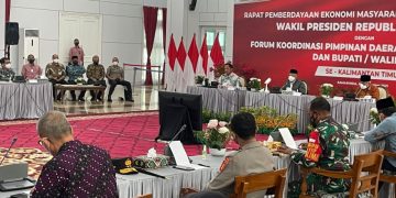 Wapres) K. H. Ma’ruf Amin saat memimpin Rapat Pemberdayaan Ekonomi Masyarakat dan Pelayanan Publik dengan Forum Koordinasi Pimpinan Daerah Kalimantan Timur dan Bupati/Walikota di Samarinda, Selasa (2/11/2021). (Foto: Diskominfo Pemprov Kaltim)