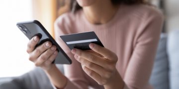 Ilustrasi Membeli Ponsel