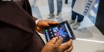 PHANTOM V Fold 5G, Smartphone Lipat Pertama Besutan TECNO