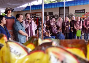 DWP Kominfo Gelar Bazar dan Bakti Sosial