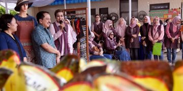 DWP Kominfo Gelar Bazar dan Bakti Sosial