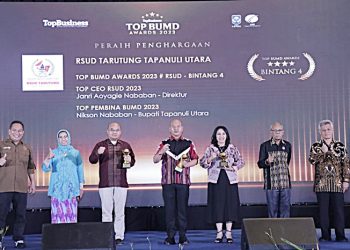 Bupati Nikson Nababan, M.Si, Raih Penghargaan TOP Pembina BUMD 2023