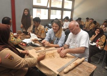 Years of Culture dan Community Service Section di Qatar Museums Kunjungi SMKN 1 Rota Bayat