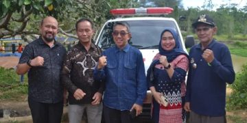 Bupati Kutim Serahkan Dua Unit Ambulans ke 2 Desa di Kecamatan Kaubun