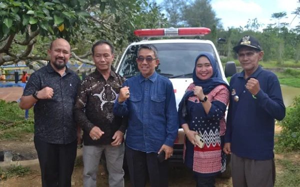 Bupati Kutim Serahkan Dua Unit Ambulans ke 2 Desa di Kecamatan Kaubun