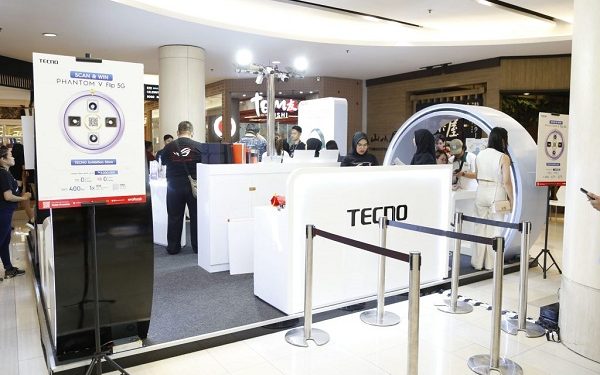 Lebih Dekat dengan Konsumen, TECNO Gelar Pop Up Exhibition TECNO PHANTOM V Flip 5G di Surabaya