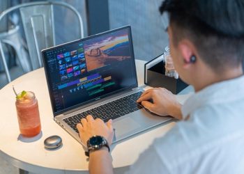 Huawei Lepas Laptop MateBook D 16 Terbaru ke Pasar Indonesia
