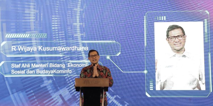 R. Wijaya Kusumawardhana selaku Staf Ahli Bidang Ekonomi Sosial dan Budaya Menteri Kominfo