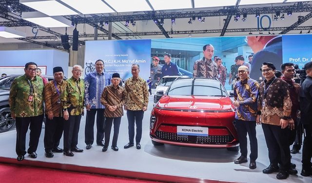 Wapres Hadiri GIIAS 2024 Jajal Mobil Listrik Hyundai