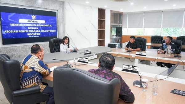 Menkomdigi Minta ISP Hadirkan Akses Internet Terjangkau dan Berkualitas
