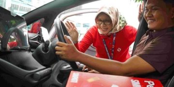 Telkomsel Serahkan Grand Prize Mobil Listrik Kepada 13 Pemenang Simpati HOKI