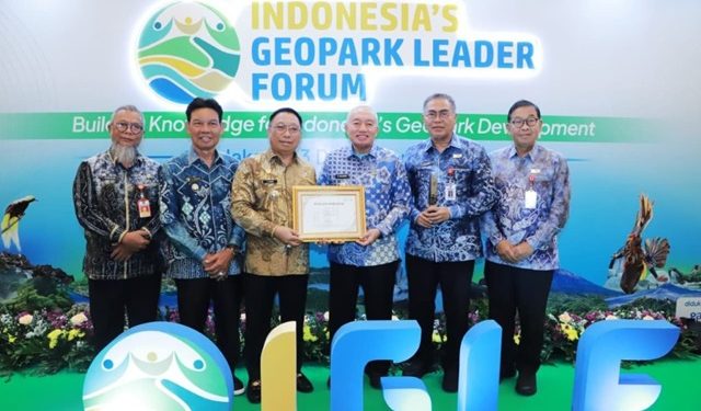 Gubernur Kalsel Terima Penghargaan UNESCO Global Geopark (UGGp) Meratu