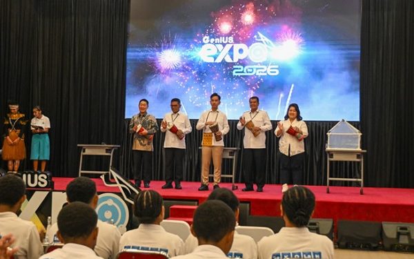 Dukung Digitalisasi Pendidikan Berbasis AI, Infinix Serahkan Bantuan XPAD EDGE ke Sekolah GenIUS
