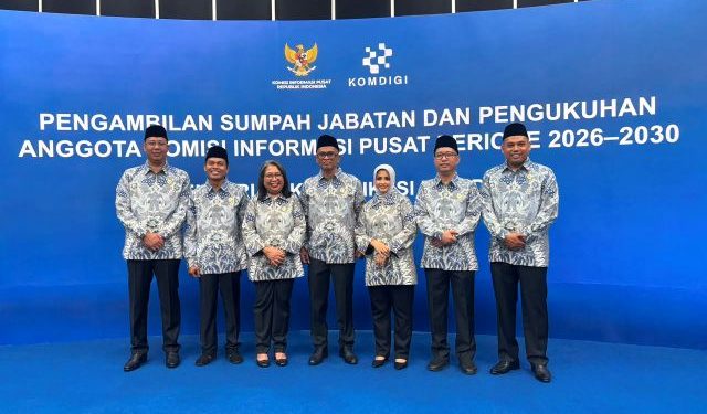 Menkomdigi Resmi Kukuhkan 7 Anggota Komisi Informasi Pusat Periode 2026–2030