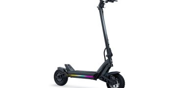 Predator ES Thunder Pro, e-Scooter Bertenaga untuk Perjalanan Jarak Jauh dan Berbagai Medan